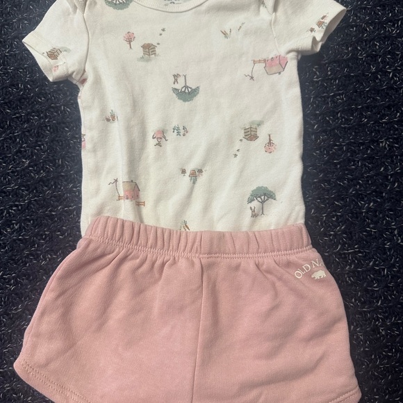 Carter's Gerber Baby Outfit Bundle 6–12M | 8 Pcs - Picture 4 of 6